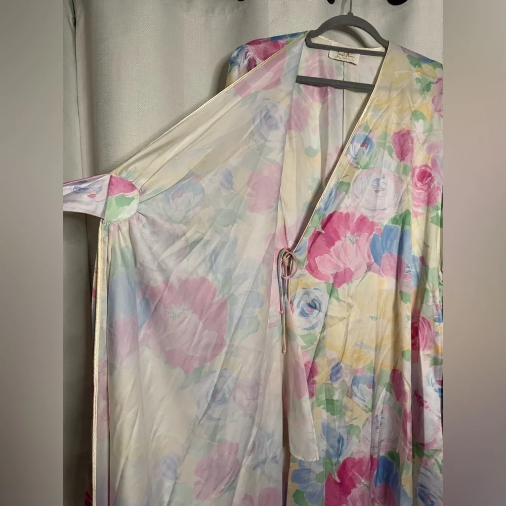 Vintage Lucie Ann Satin Pastel Floral Robe Neglige Medium